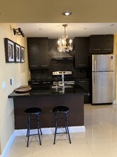 1833 S Ocean Dr in Hallandale Beach, FL - Building Photo - Building Photo