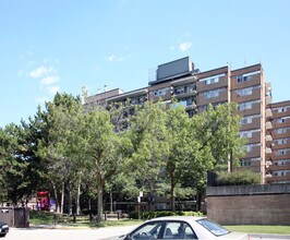 Tandridge Crescent II in Toronto, ON - Building Photo - Building Photo