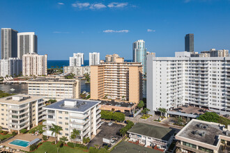 121 Golden Condos in Hallandale Beach, FL - Building Photo - Building Photo