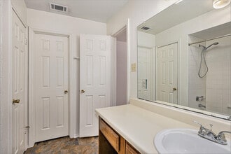 510 Clarence St in Tomball, TX - Building Photo - Building Photo