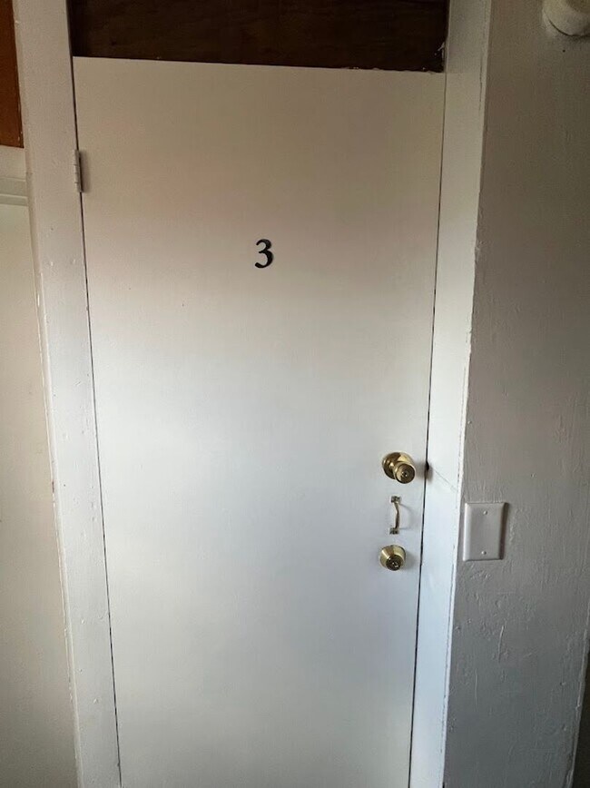 527 N 8th St-Unit -Unit 3 in Reading, PA - Building Photo - Building Photo