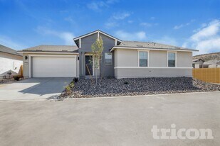 710 Fire Wheel Dr in Reno, NV - Building Photo