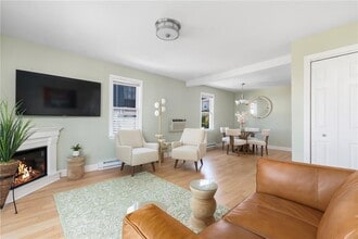 492 Thames St in Newport, RI - Foto de edificio - Building Photo