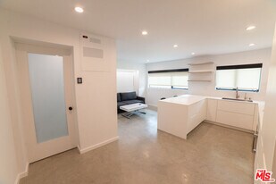 14 Brooks Ave in Los Angeles, CA - Building Photo