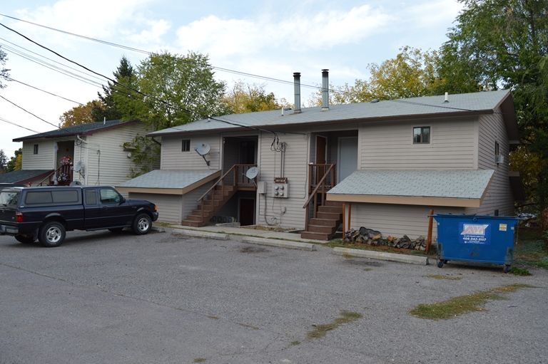 1957 S 8th St W in Missoula, MT - Foto de edificio