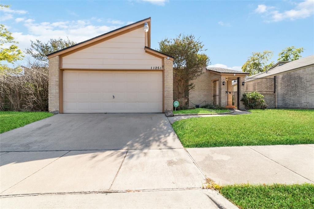 11251 Oakcenter Dr in Houston, TX - Foto de edificio