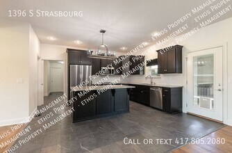 1396 S Strasbourg Ave in Springfield, MO - Foto de edificio - Building Photo