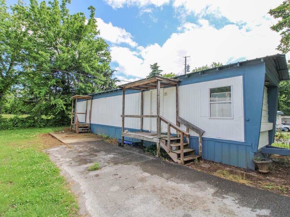 14 Simpson Rd in Fayetteville, TN - Building Photo