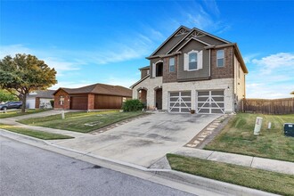 605 Saul St in Hutto, TX - Foto de edificio - Building Photo