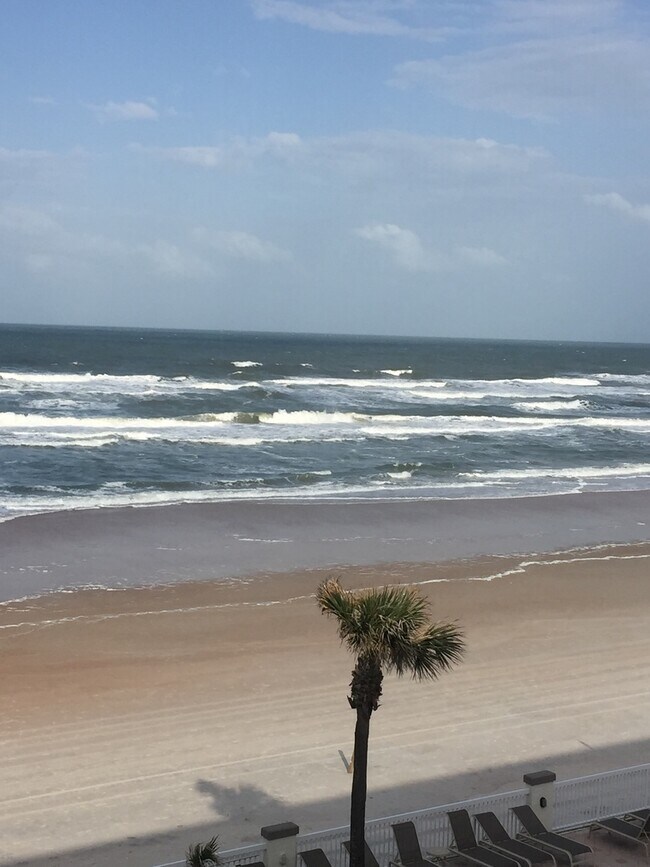 2700 N Atlantic Ave in Daytona Beach, FL - Building Photo - Building Photo