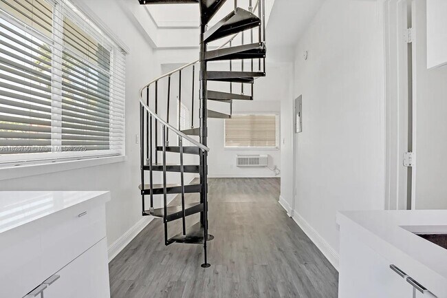 7315 Carlyle Ave in Miami Beach, FL - Building Photo - Building Photo
