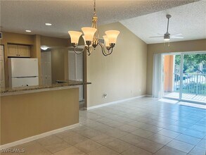 1275 Wildwood Lakes Blvd in Naples, FL - Foto de edificio - Building Photo