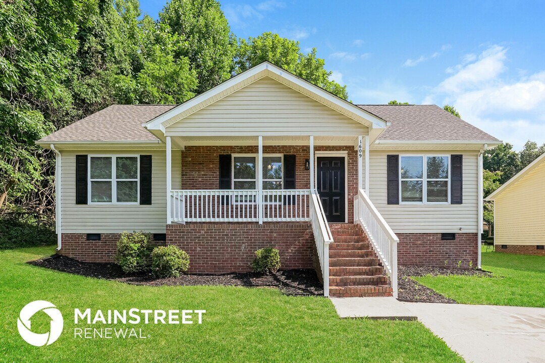 1609 Zelma Ave in High Point, NC - Building Photo