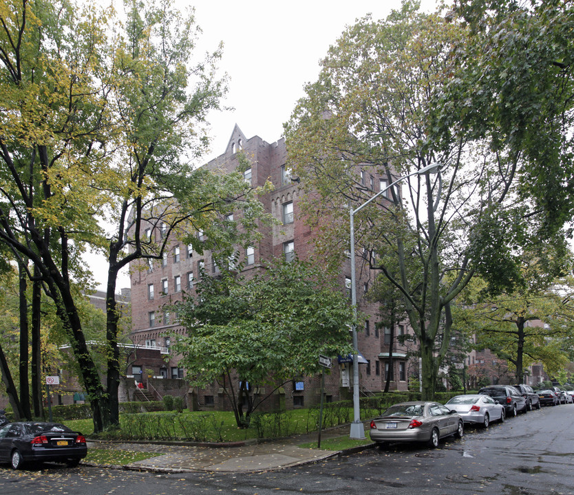 172-90 Highland Ave in Jamaica, NY - Foto de edificio