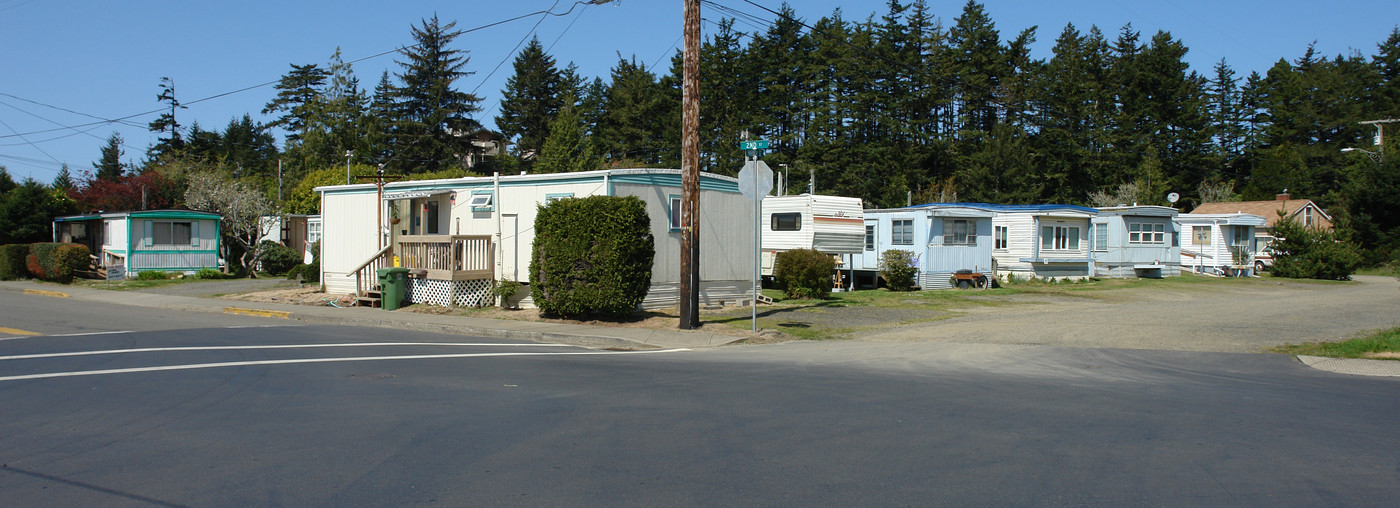 1691 2nd St in Florence, OR - Building Photo