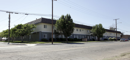 Raintree Gardens in Adelanto, CA - Foto de edificio - Building Photo