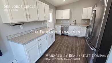 506 Jordt Cir in Anchorage, AK - Building Photo - Building Photo