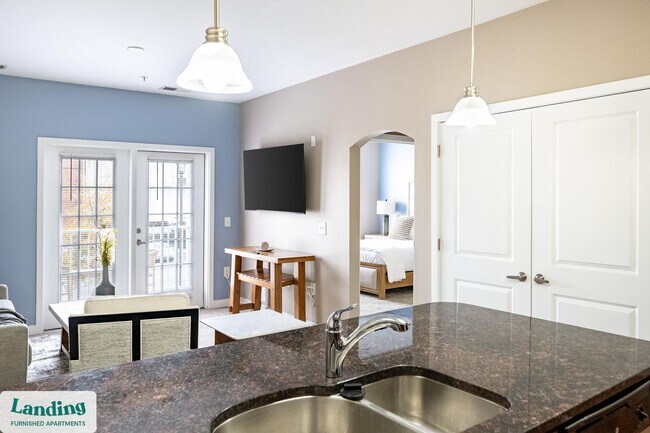 6115 Tidewater Dr, Unit 117 in Norfolk, VA - Foto de edificio - Building Photo