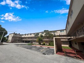 1201 SW 42nd Ave in Miami, FL - Building Photo