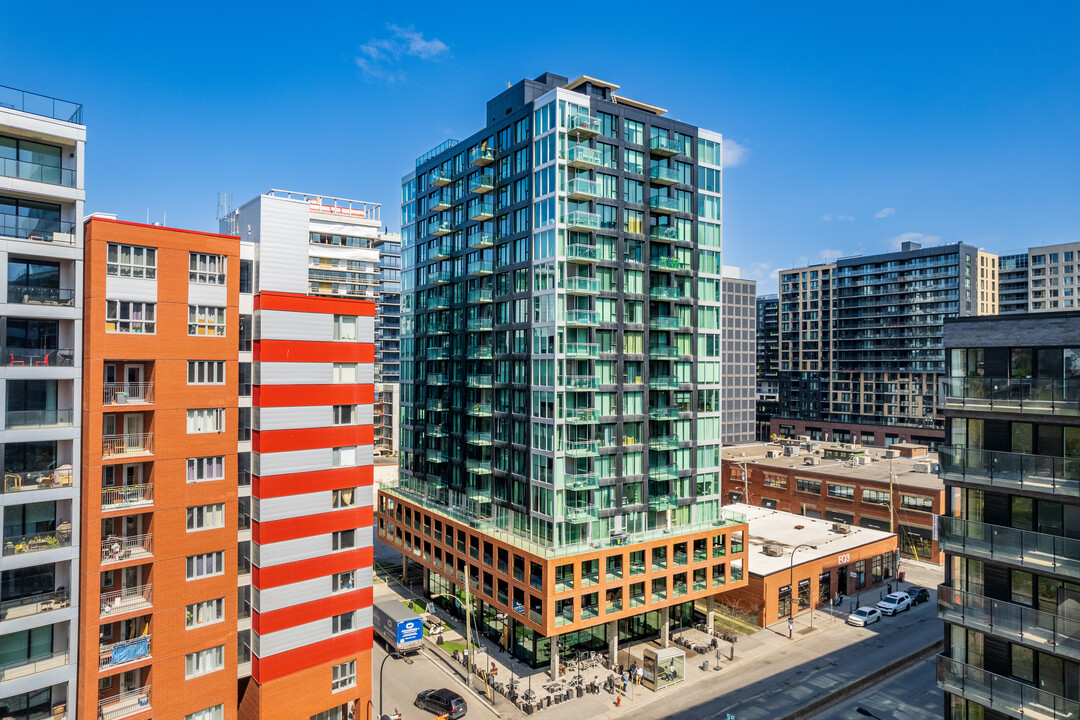 Le Wellington Apartments in Montréal, QC - Building Photo