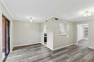 5916 Gaston Ave in Dallas, TX - Foto de edificio - Building Photo