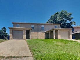 852 NW Summercrest Blvd in Burleson, TX - Building Photo