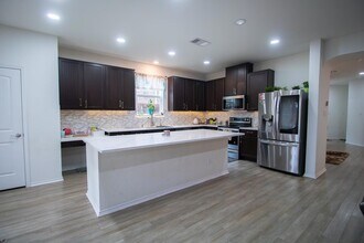 2105 Ebony Dove St in Round Rock, TX - Building Photo - Building Photo