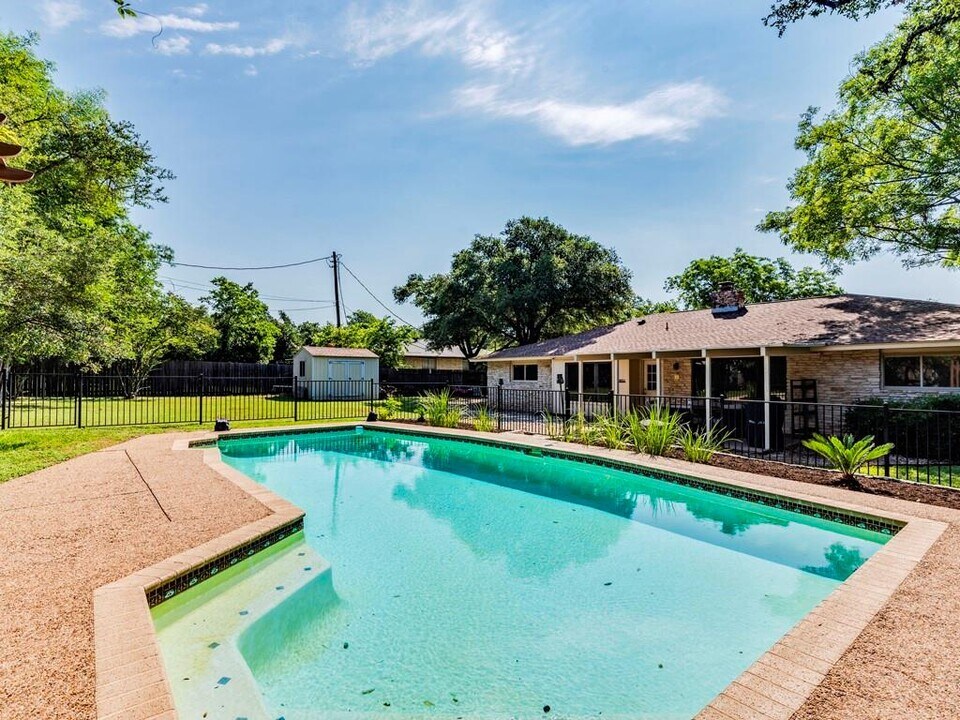 12112 Shetland Chase in Austin, TX - Building Photo