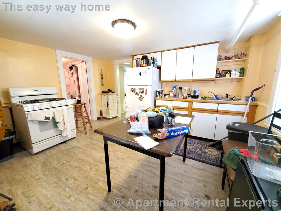 305 Rindge Ave in Cambridge, MA - Building Photo