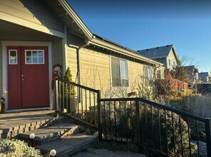 456 SE Ray St in Dallas, OR - Building Photo - Building Photo