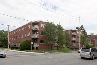 1315 Bayview Ave in Toronto, ON - Building Photo - Building Photo