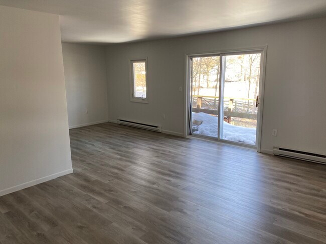 10 Broad St in Cambridge, NY - Building Photo - Building Photo
