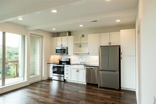 4704 Sunset Trail in Austin, TX - Building Photo