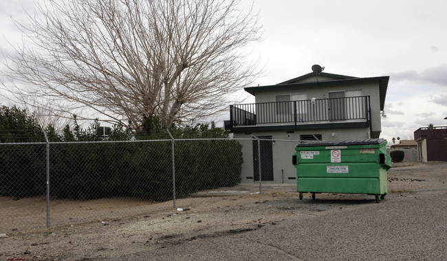 730 Karen Ct in Barstow, CA - Foto de edificio - Building Photo