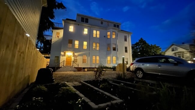 26 North St, Unit 2 in Portland, ME - Building Photo - Building Photo