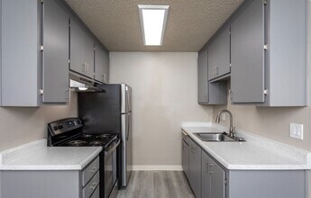 Bridgeford Apartments in Modesto, CA - Building Photo - Building Photo