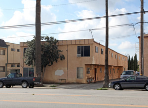 13087-13089 San Fernando Rd in Sylmar, CA - Foto de edificio - Building Photo