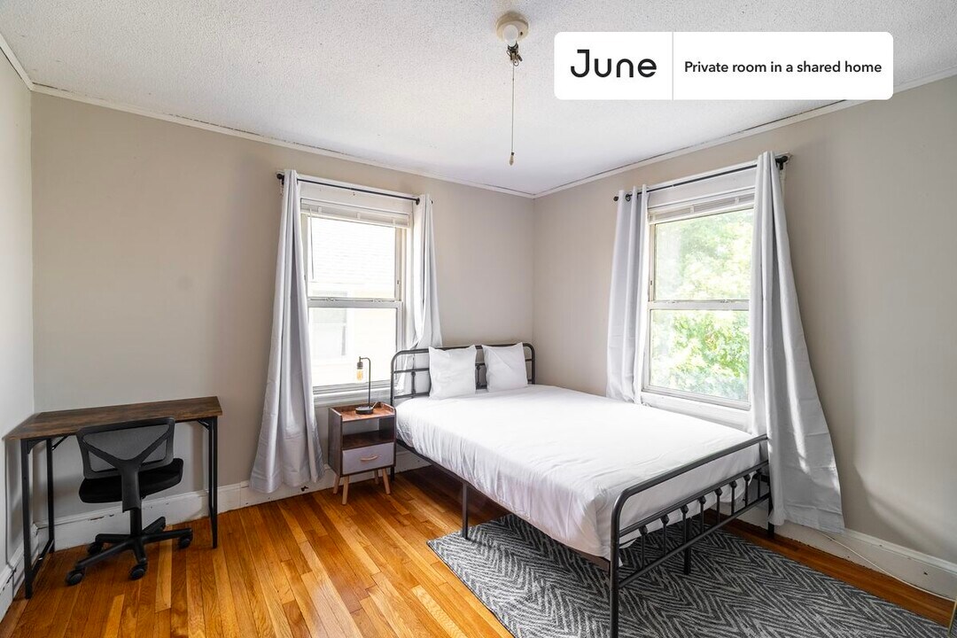 Room in Shared 4 bed/1 bath home in Somerville, MA - Building Photo