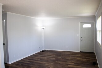 905 N Roche St in Knoxville, IA - Building Photo - Building Photo