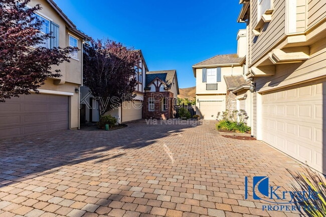 6335 Newhaven Ln in Vallejo, CA - Building Photo - Building Photo