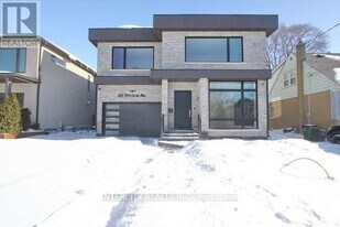 247 Alderbrae Ave in Toronto, ON - Building Photo