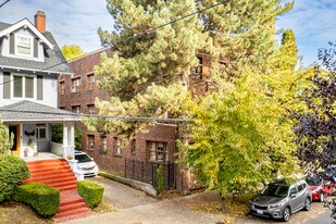 Arenson Court in Portland, OR - Building Photo - Building Photo