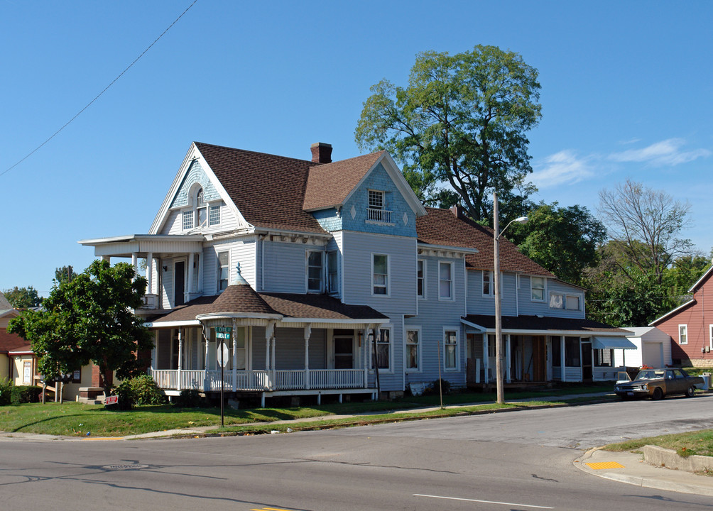 935 N Limestone St in Springfield, OH - Foto de edificio