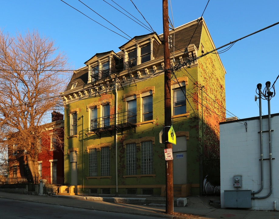 210-212 Findlay St in Cincinnati, OH - Building Photo