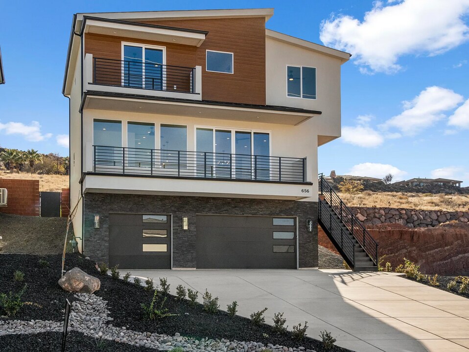 656 E Desert Cactus Dr in Washington, UT - Building Photo