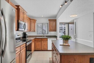 1640 Stickney Point Rd in Sarasota, FL - Building Photo - Building Photo