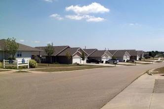 West Indian Hills Townhomes in Topeka, KS - Foto de edificio - Building Photo