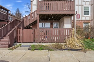 1450 S Webb Rd, Unit Apt 311 in Wichita, KS - Building Photo