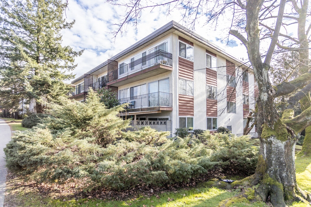 2336 Grandview Hwy S in Vancouver, BC - Building Photo