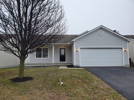 814 Holly Farms Dr in Columbus, OH - Building Photo